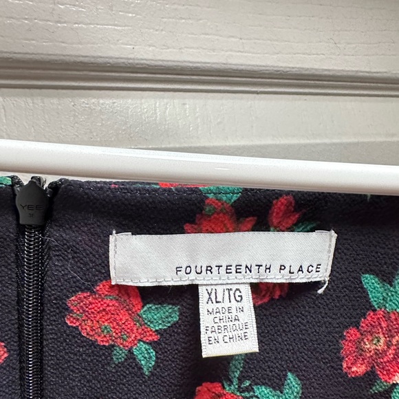 Floral dress with tie knot - Picture 3 of 3